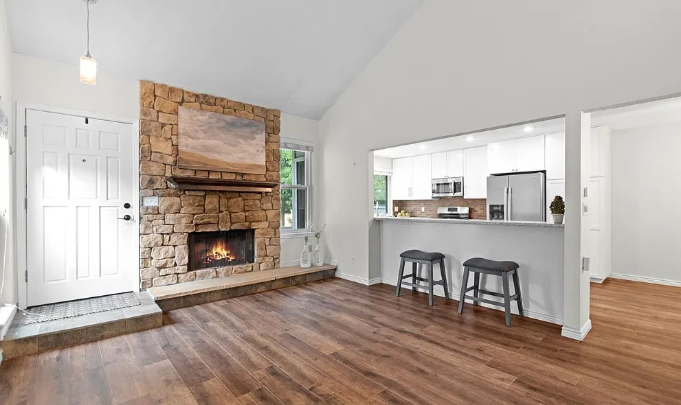 3 bed, 2.5 bath, 2081 sqft, $2,850 — Photo 1