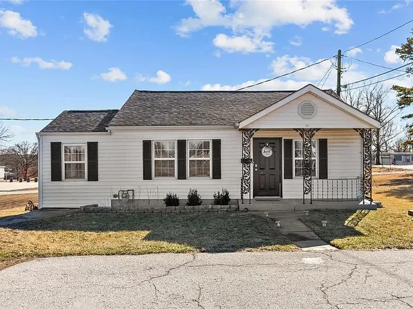 302 Howard Dr, Wentzville, MO 63385