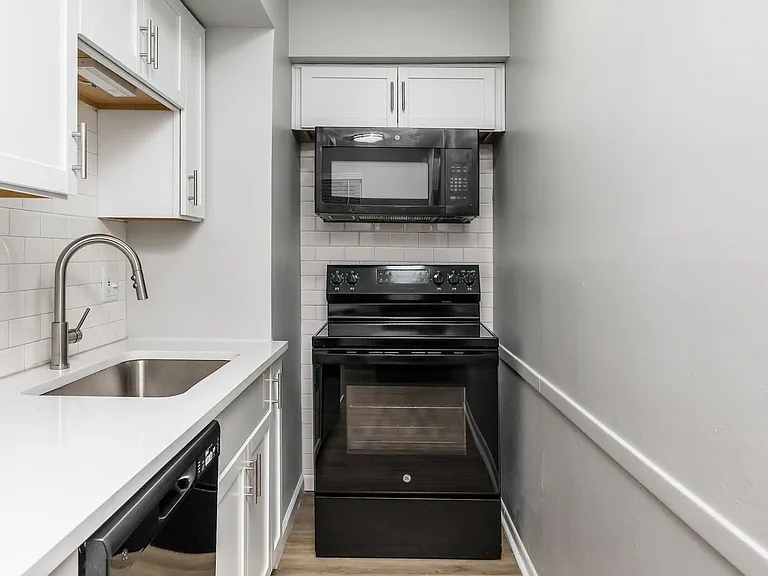 552 Riverview Dr #F — Photo 8