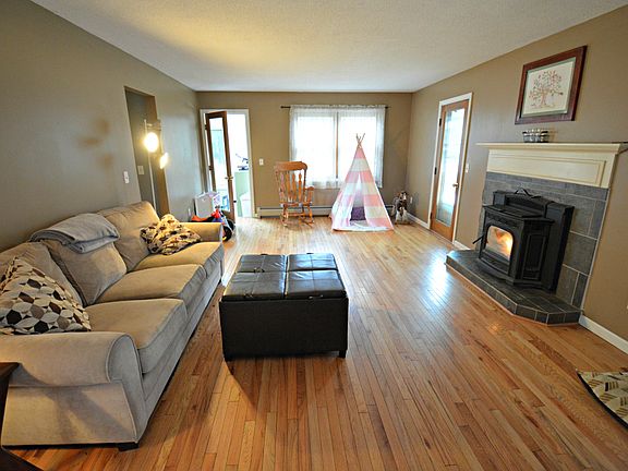 pellet stove is included