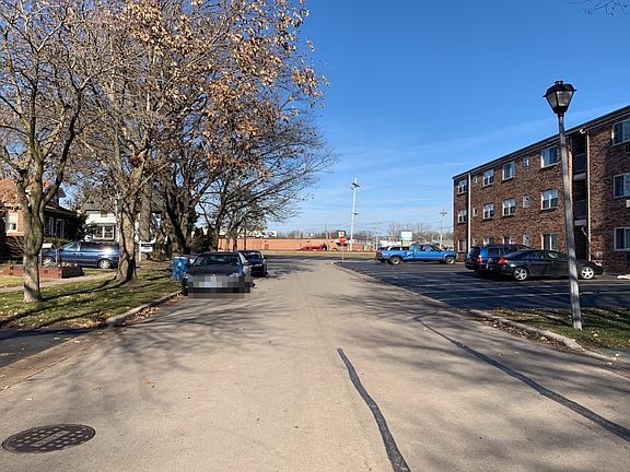 4th image of 600 S York St APT 1E