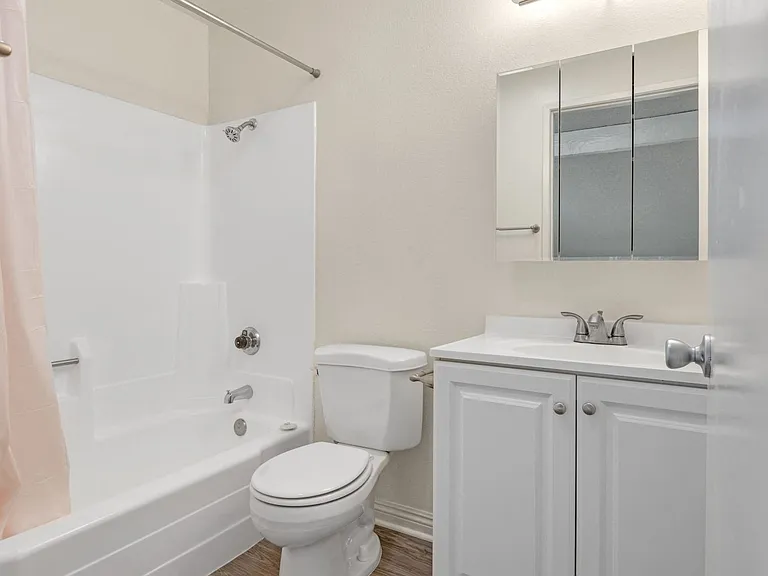 Park Place Apartments — Photo 44
