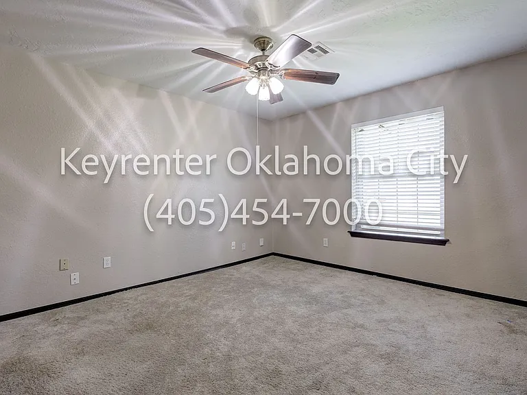 10912 N Blackwelder Ave — Photo 30
