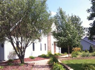 1333 N Riverline Dr, Oconomowoc, WI 53066