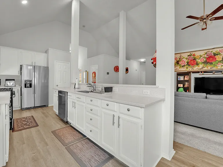 4021 Aldenham Dr — Photo 10