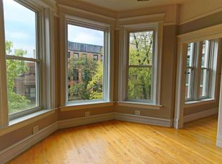 626 W Oakdale Ave, Chicago, IL 60657