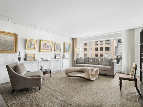 1050 5th Avenue image 1 of 12