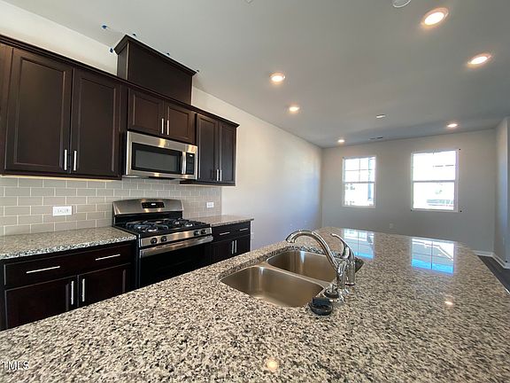 5th image of 706 Gimari Dr