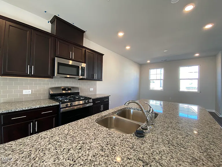 706 Gimari Dr — Photo 6