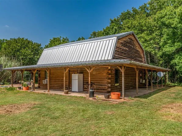 692 Private Road 123, Savoy, TX 75479