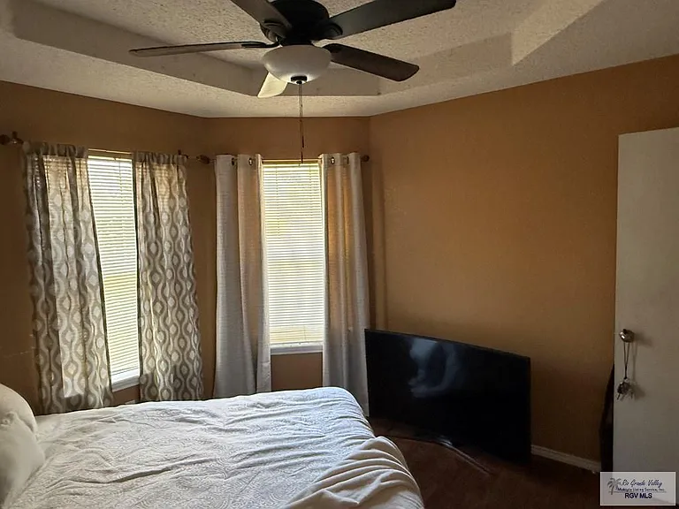 634 Rey Salomon St — Photo 10