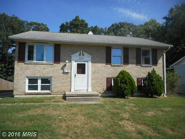 2216 Rosewood Dr photo 1