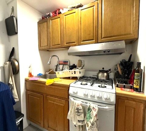 4th image of 309 W 72nd St APT 2D
