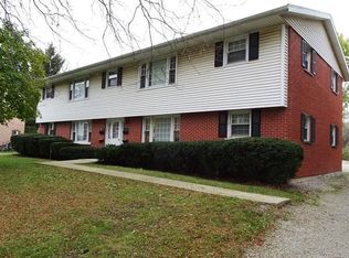 120 Caroline Ct #B, Geneva, IL 60134