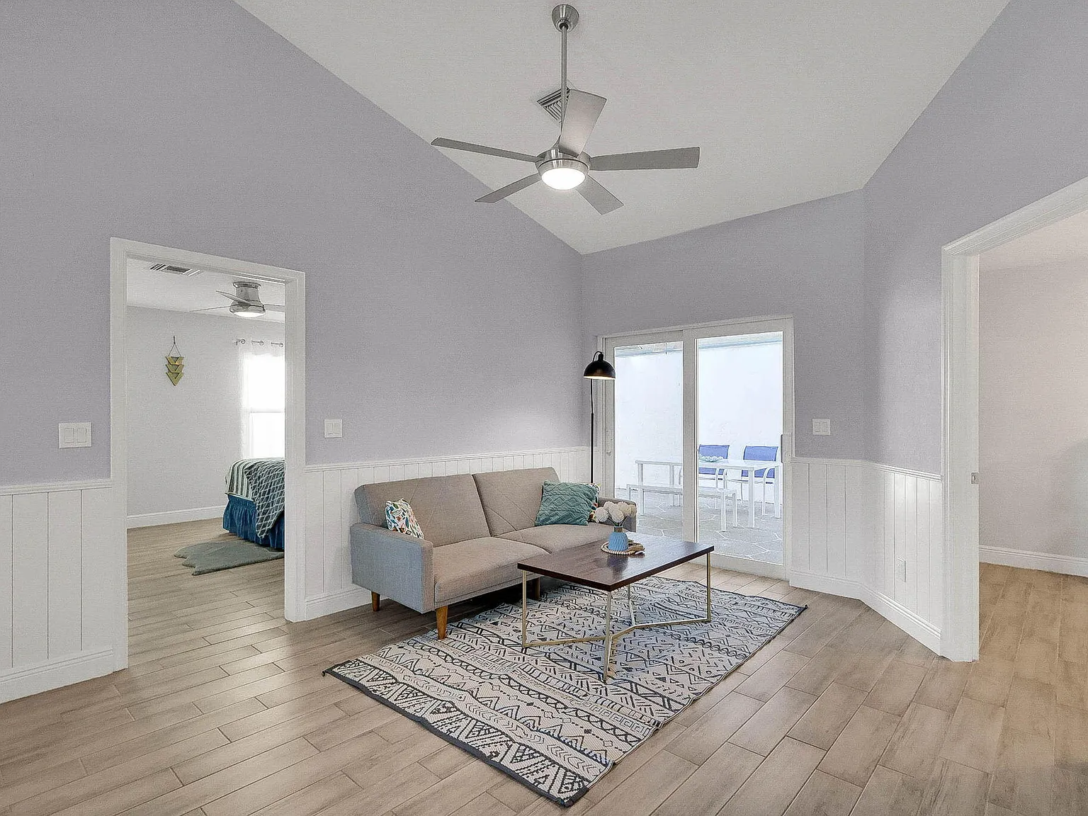 2 bed, 2.0 bath, 1213 sqft, $4,700 — Photo 3