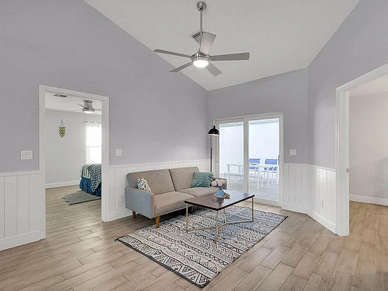 1176 Staghorn St — Photo 3