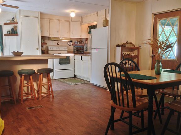 Kitchen and casual dining