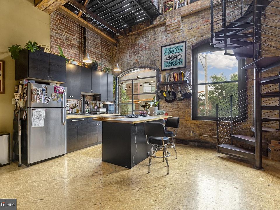 1st image of 2042-46 Amber St #203