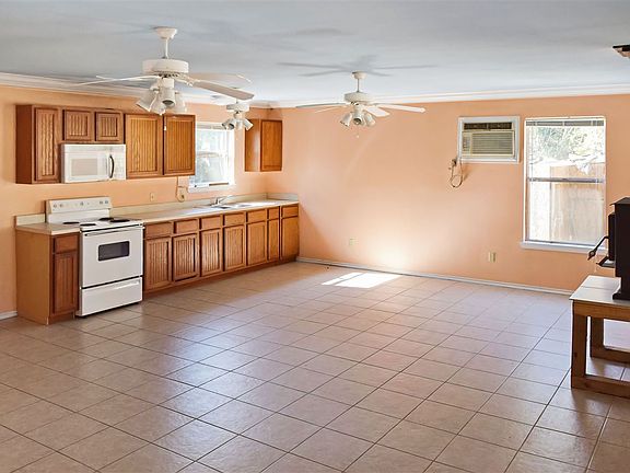 4th image of 360 Sir Charles Dr