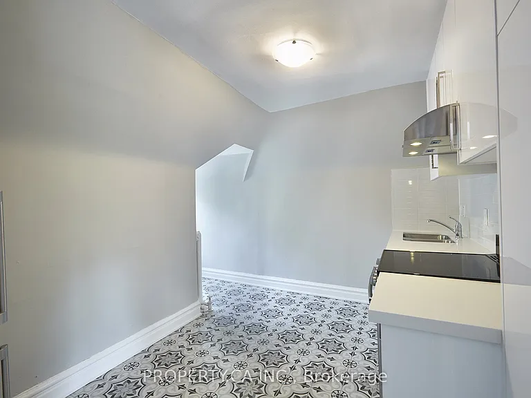 345 Gladstone Ave #UPPER — Photo 8