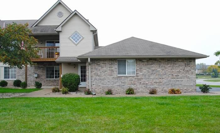 1st image of 211 W Oak Leaf Dr Unit 4