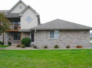 211 W Oak Leaf Dr UNIT 4, Oak Creek, WI 53154
