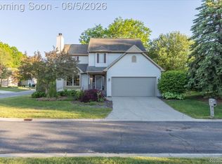 5736 Shannon Ln, Clarkston, MI 48348