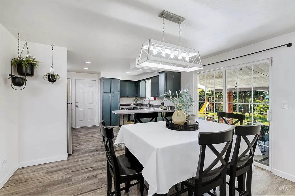 3 bed, 1269 sqft, $800 — Photo 3