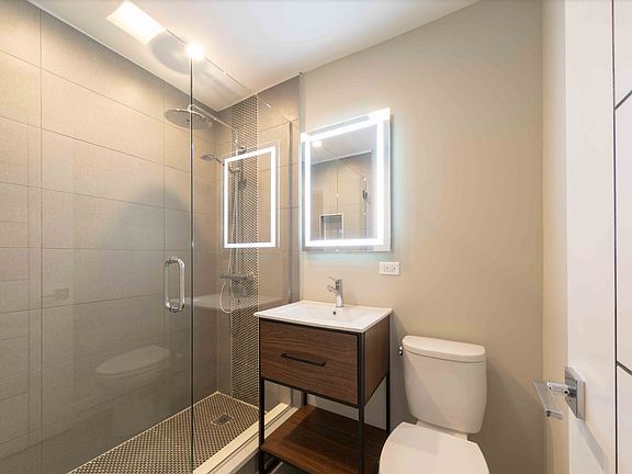 3rd image of 5708 N Hermitage Ave #105