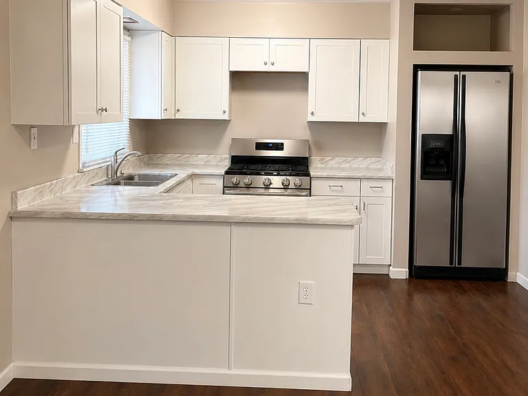 2079 W 50th Pl — Photo 6
