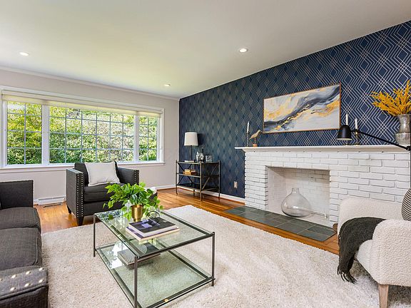 5th image of 3915 Mountview Rd
