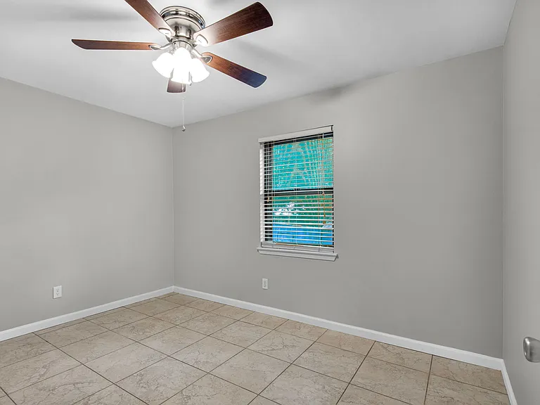 63 Jackson Ave — Photo 17
