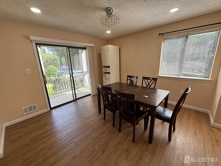 1502 Edison Glen Ter — Photo 6