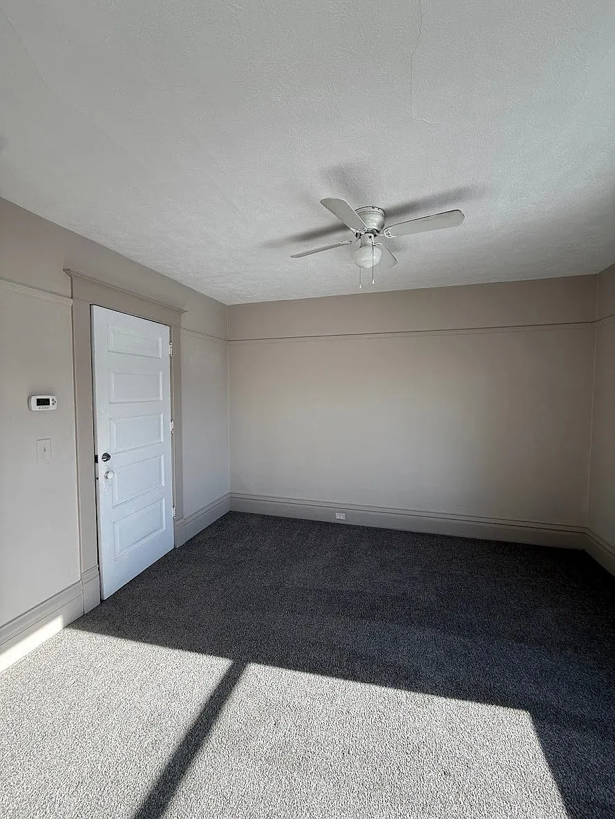 Building Photo - 418 Waukazoo Ave #4