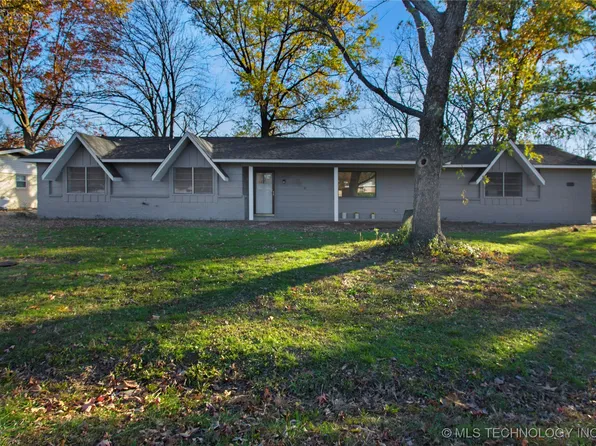 1008 SE 15th St, Wagoner, OK 74467