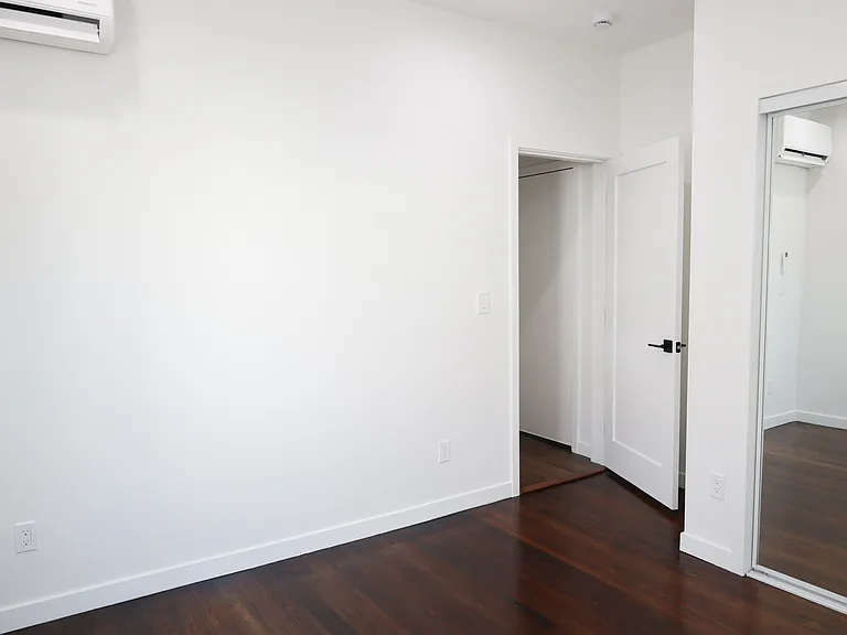 1039 Gladys Ave #1039 — Photo 5