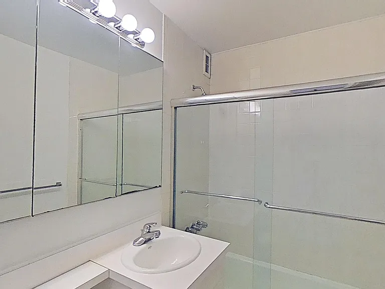 365 W 52nd St #4F — Photo 13