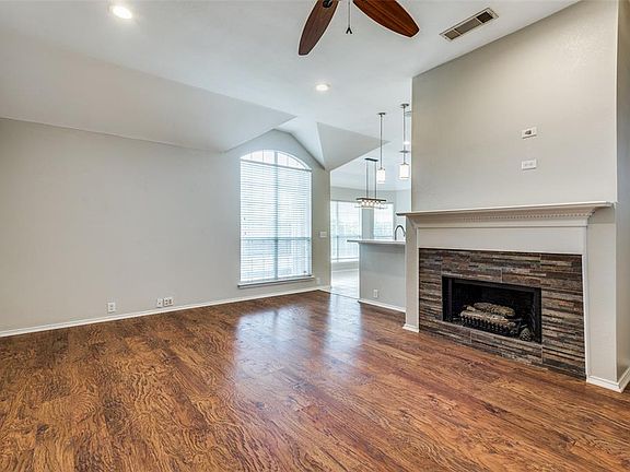 4th image of 10701 Camelot Dr