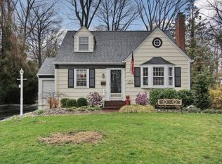 253 Evergreen Ct, Mountainside, NJ 07092