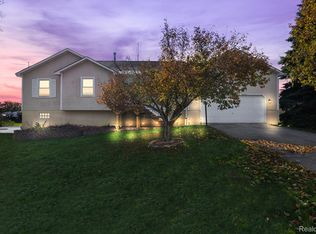 66 Delevan St, Auburn Hills, MI
