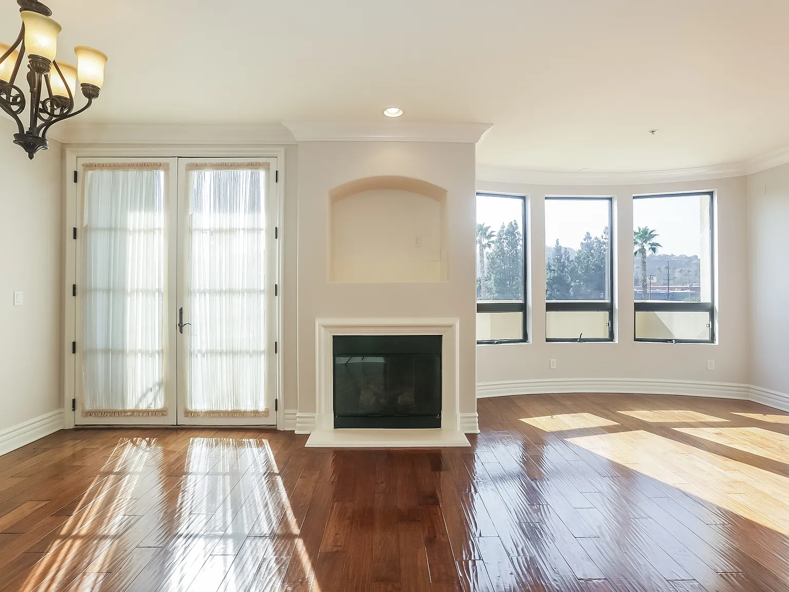3 bed, 1630 sqft, $4,999 — Photo 4