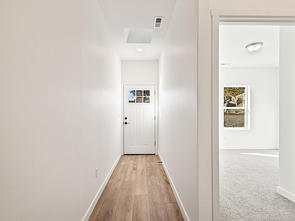 4th image of 137 SE 16th St