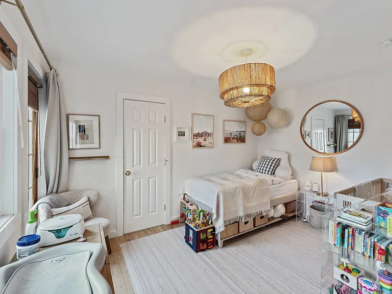 18 Pinetree Dr — Photo 15