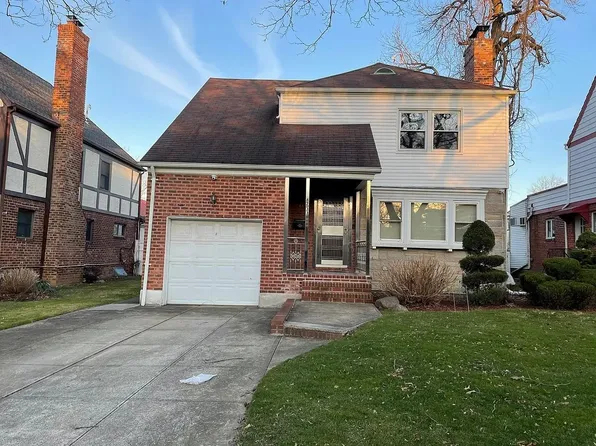 8233 214th St, Queens Village, NY 11427