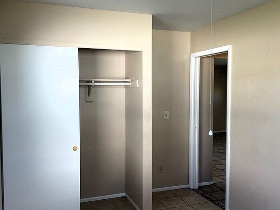 5th image of 521 SE 4th St
