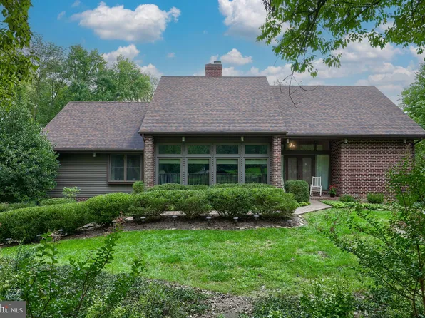 12 Waterfront Estates Dr, Lancaster, PA 17602