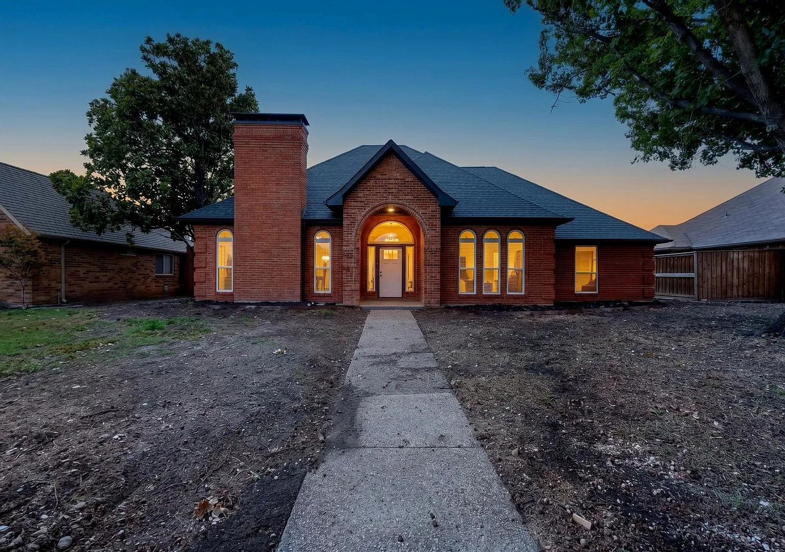 Newly Renovated in Plano Ready FOr Move-In — Photo 1