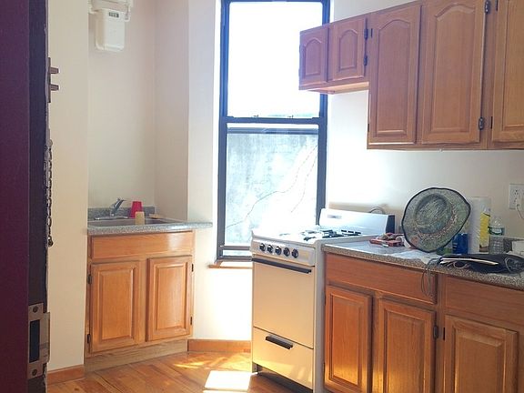 5th image of 139 2nd Ave APT 22