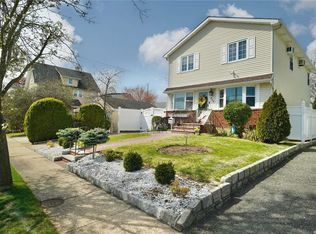 964 Cathedral Ave, Franklin Square, NY 11010