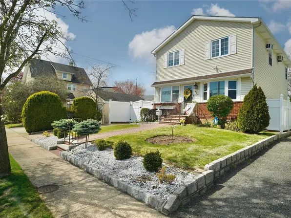 964 Cathedral Avenue, Franklin Square, NY 11010